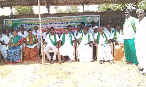 விவசாயிகள் காத்திருப்பு போராட்டம்