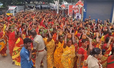 மழை வேண்டி கஞ்சி கலய ஊர்வலம்