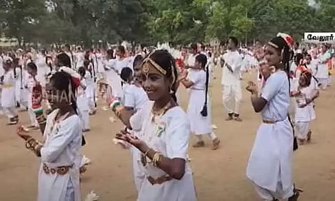 சுதந்திர தினத்தை முன்னிட்டு வேலூரில் 480-க்கும் மேற்பட்டோர் ஒரே நேரத்தில் பரதநாட்டியம் ஆடி கின்னஸ் சாதனை
