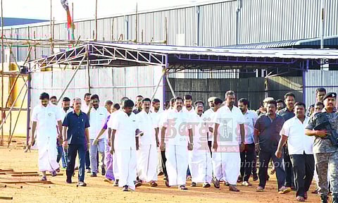 முதல்-அமைச்சர் உண்மையை மறைக்கிறார்சட்டசபையில் ஜெயலலிதா மீது தாக்குதல் நடத்தப்பட்டது உண்மைதான்- மதுரையில் எடப்பாடி பழனிசாமி பேட்டி