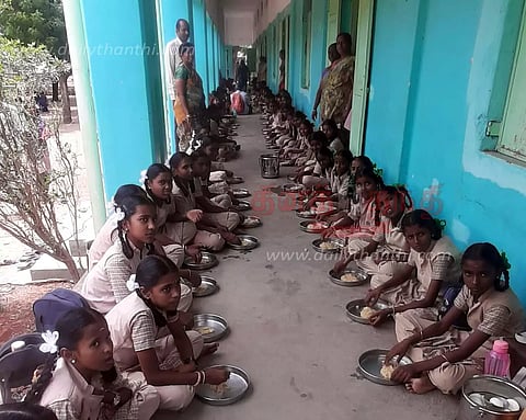 கருணாநிதி நூற்றாண்டு விழா:90,452 பள்ளி மாணவ, மாணவிகளுக்கு சர்க்கரை பொங்கல்