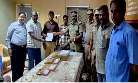சென்னை சென்ட்ரல் ரெயில் நிலையத்தில் வடமாநில இளைஞரிடமிருந்து ரூ.1.5 கோடி மதிப்பிலான தங்க நகைகள் பறிமுதல்