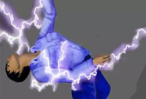 மின்சாரம் தாக்கி எலக்ட்ரீசியன் சாவு