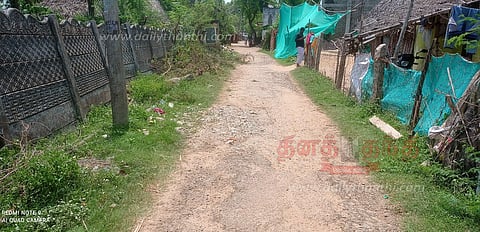 சேதமடைந்த சாலையை சீரமைக்க வேண்டும்