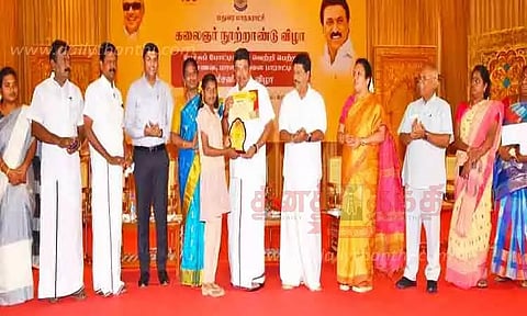 கலைஞர் நூற்றாண்டு விழா: பேச்சு போட்டியில் வெற்றி பெற்ற மாணவர்களுக்கு பரிசு அமைச்சர் பழனிவேல் தியாகராஜன் வழங்கினார்
