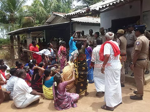 டாஸ்மாக் கடைக்கு பூட்டுபோட முயன்ற பெண்கள் உள்பட 80 பேர் கைது