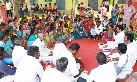 கிராமங்கள் வளர்ச்சி பெற முதல்-அமைச்சர் கடுமையாக உழைக்கிறார்