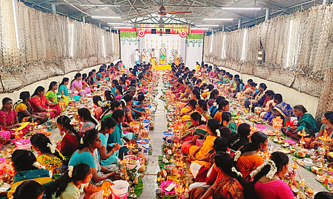 சவுடாம்பிகை அம்மன் கோவிலில் குத்துவிளக்கு பூஜை