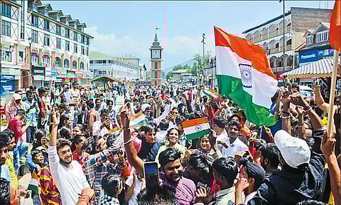 காஷ்மீரில் சுதந்திர தின விழா உற்சாக கொண்டாட்டம்: பாதுகாப்பு கெடுபிடிகள் தளர்வு