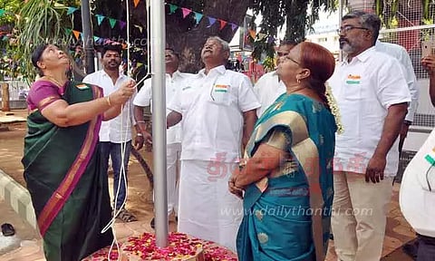 அரசு அலுவலகங்களில் சுதந்திர தின விழா