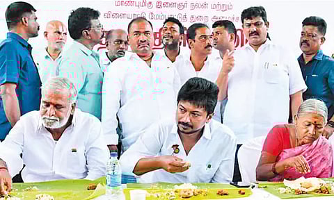 சென்னையில் 32 கோவில்களில் சமபந்தி விருந்து திருவல்லிக்கேணியில் அமைச்சர் உதயநிதி ஸ்டாலின் பங்கேற்பு