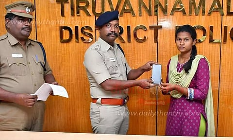 திருட்டு போன 20 செல்போன்கள் மீட்பு