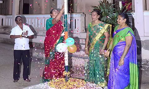 டி.எம்.என்.எஸ். டாக்டர் சிவந்தி ஆதித்தனார் மெட்ரிக்குலேசன் பள்ளியில்தேசியக்கொடி ஏற்றப்பட்டது