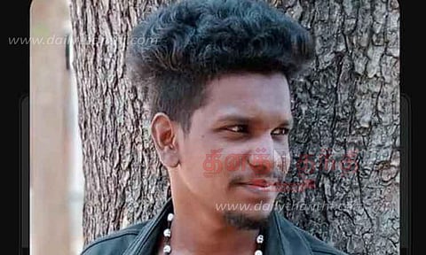 அரசு பஸ்- மோட்டார் சைக்கிள் மோதல்; வாலிபர் பலி