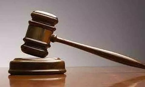 போலீஸ் இன்ஸ்பெக்டருக்கு பிடிவாரண்டு