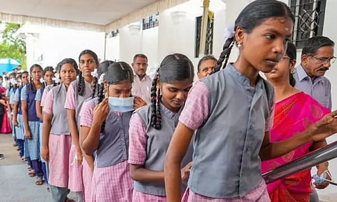 10-ம் வகுப்பு மாணவர்களுக்கு நாளை முதல் அசல் மதிப்பெண் சான்றிதழ்..!