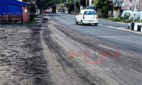 லாரிகளில் பாதுகாப்பின்றி எடுத்து செல்லப்படும் நிலக்கரி