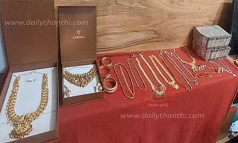 பெங்களூரு உள்பட 50 இடங்களில் நடந்தது: 14 அரசு அதிகாரிகள் வீடுகளில் லோக் அயுக்தா சோதனை