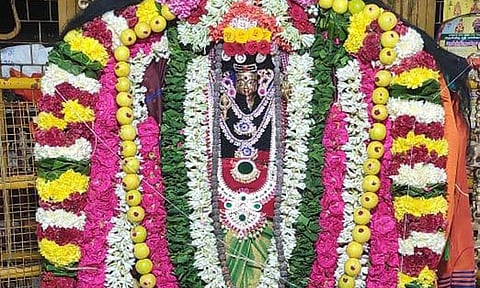 தேவபாண்டலம்பெரியநாயகி அம்மன் கோவிலில் ஊஞ்சல் உற்சவம்