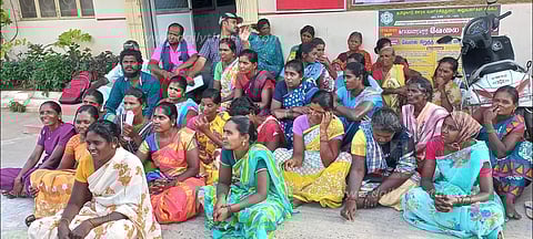 நல்லம்பள்ளி ஊராட்சி ஒன்றிய அலுவலகத்தில் பெண்கள் திடீர் தர்ணாஅதிகாரிகள் பேச்சுவார்த்தை