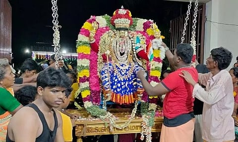அங்காளபரமேஸ்வரி அம்மன் கோவிலில் ஊஞ்சல் உற்சவம்
