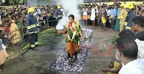 ஆடுதுறை மாமரத்து மாரியம்மன் கோவிலில் தீமிதி விழா