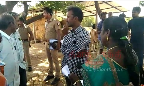 ஆக்கிரமிப்பை அகற்றக்கோரி அதிகாரிகளை முற்றுகையிட்ட பொதுமக்கள்