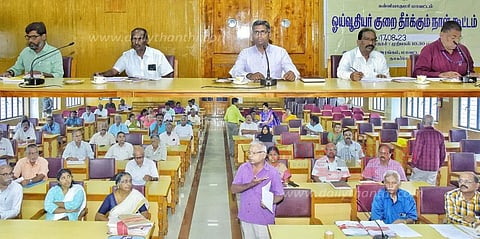 கலெக்டர் அலுவலகத்தில் நடந்த ஓய்வூதியர் குறைதீர்க்கும் கூட்டத்தில் 6 மனுக்கள் நிராகரிப்பு