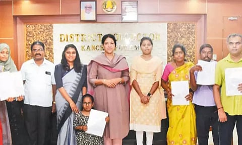 ரேஷன் கடை விற்பனையாளர் பணிக்கு தேர்ந்தெடுக்கப்பட்டவர்களுக்கு பணியமர்வு ஆணை கலெக்டர் வழங்கினார்