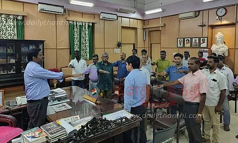 அரசு அலுவலகங்களில் மத நல்லிணக்க உறுதிமொழி ஏற்பு