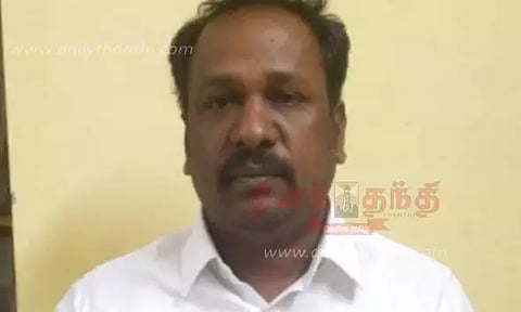 கோர்ட்டில் அ.தி.மு.க. கவுன்சிலர் சரண்