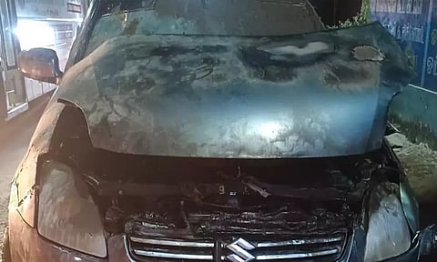 ஓடும் காரில் திடீர் தீ