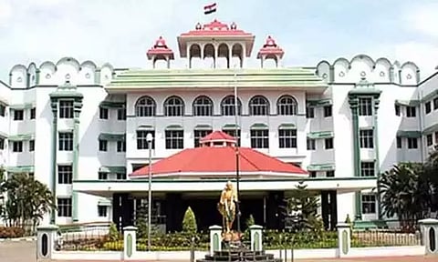 சித்த மருத்துவ பல்கலைக்கழகத்தை சென்னைக்கு இடமாற்ற காரணம் என்ன? - அரசுக்கு ஐகோர்ட்டு மதுரைக்கிளை கேள்வி