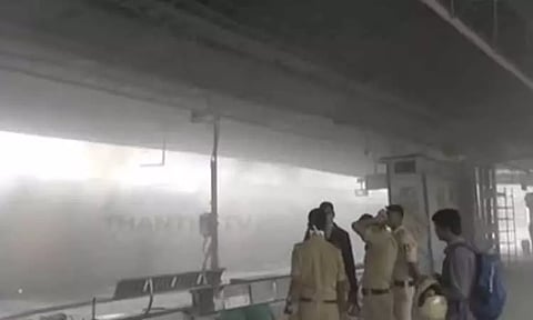 பெங்களூருவில் நின்று கொண்டிருந்த ரெயிலில் தீ விபத்து