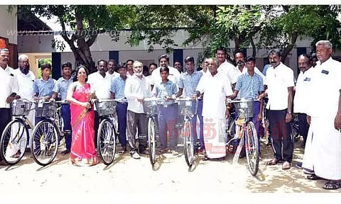விலையில்லா சைக்கிள் வழங்கும் நிகழ்ச்சி