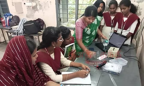 கல்லூரி மாணவிகளுக்கு தொழில் மேம்பாட்டு செய்முறை பயிற்சி