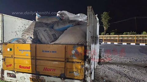 கிருஷ்ணகிரியில் இருந்து கர்நாடகாவுக்கு வேன்களில் கடத்த முயன்ற 6½ டன் ரேஷன் அரிசி பறிமுதல்: டிரைவர்கள் 3 பேர் கைது