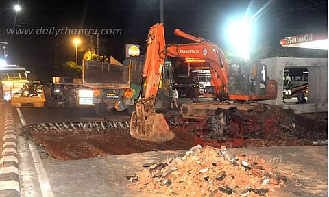கழிவுநீர் வாய்க்கால் தரைப்பாலம் அமைக்கும் பணி தொடங்கியது