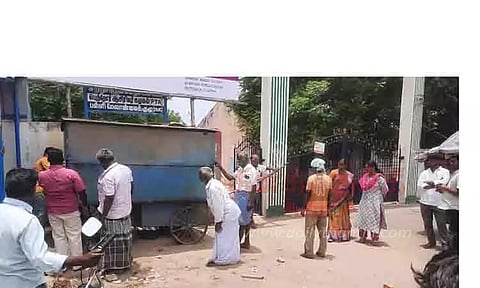 விராலிமலை அரசு பள்ளி அருகே பெட்டிக்கடைகள் அகற்றம்
