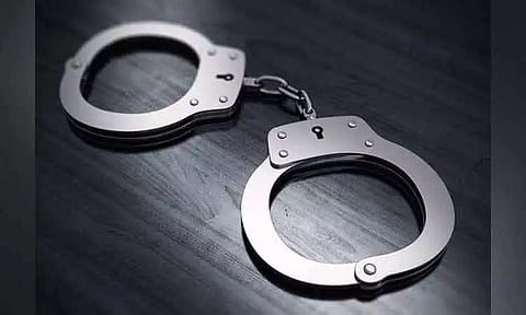 விபத்து வழக்கு விசாரணைக்கு ஆஜராகாத போலீஸ் இன்ஸ்பெக்டருக்கு பிடிவாரண்டு