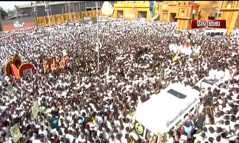 அ.தி.மு.க. மாநாடு: கொடியேற்றி தொடங்கி வைத்தார் எடப்பாடி பழனிசாமி..!