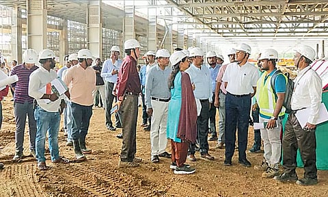 நந்தம்பாக்கம் வர்த்தக மைய பணிகளை தலைமைச்செயலாளர் ஆய்வு