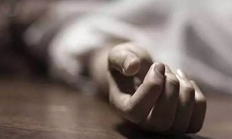 வளர்ப்பு நாயை அடிக்க வேண்டாம் என்று கூறியதால் ஆத்திரம்: மனைவி, குழந்தைகளை கொன்றுவிட்டு தற்கொலை செய்து கொண்ட நபர்..!