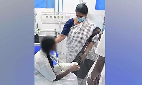 நாங்குநேரி பள்ளி மாணவர் சின்னதுரை மற்றும் அவரது தங்கையை நேரில் சந்தித்து நலம் விசாரித்த கனிமொழி எம்.பி.