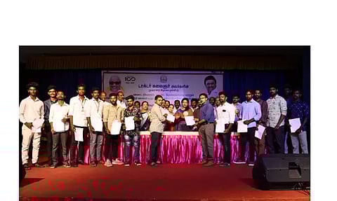 வேலை வாய்ப்பு முகாமில்317 பேருக்கு பணி நியமன ஆணை:கலெக்டர் வழங்கினார்