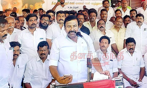 'நீட்' தேர்வை ரத்து செய்யக்கோரி தி.மு.க.வினர் உண்ணாவிரத போராட்டம்