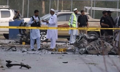 பாகிஸ்தானில் லாரியில் குண்டு வெடித்து 11 தொழிலாளர்கள் பலி