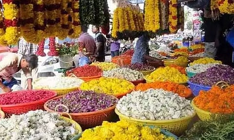 கோயம்பேடு மார்க்கெட்டில் பூக்கள் விலை தொடர்ந்து உயரும் அபாயம்