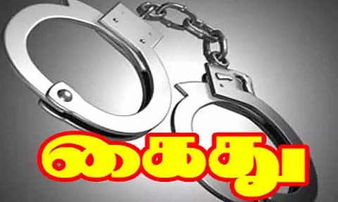 திருத்தணி அருகே பள்ளி வகுப்பறை பூட்டுகளில் மனிதக் கழிவை பூசியது தொடர்பாக 2 மாணவர்கள் கைது