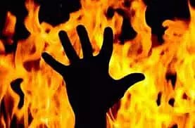 வேலகவுண்டம்பட்டி அருகேகுடிசைக்கு தீ வைத்து தானும் தற்கொலைக்கு முயன்ற தொழிலாளி